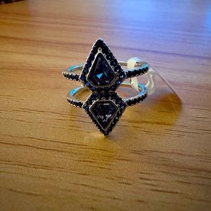 Ring bomb size 7 “Love your life” sapphire cubic zirconia with rhodium plating